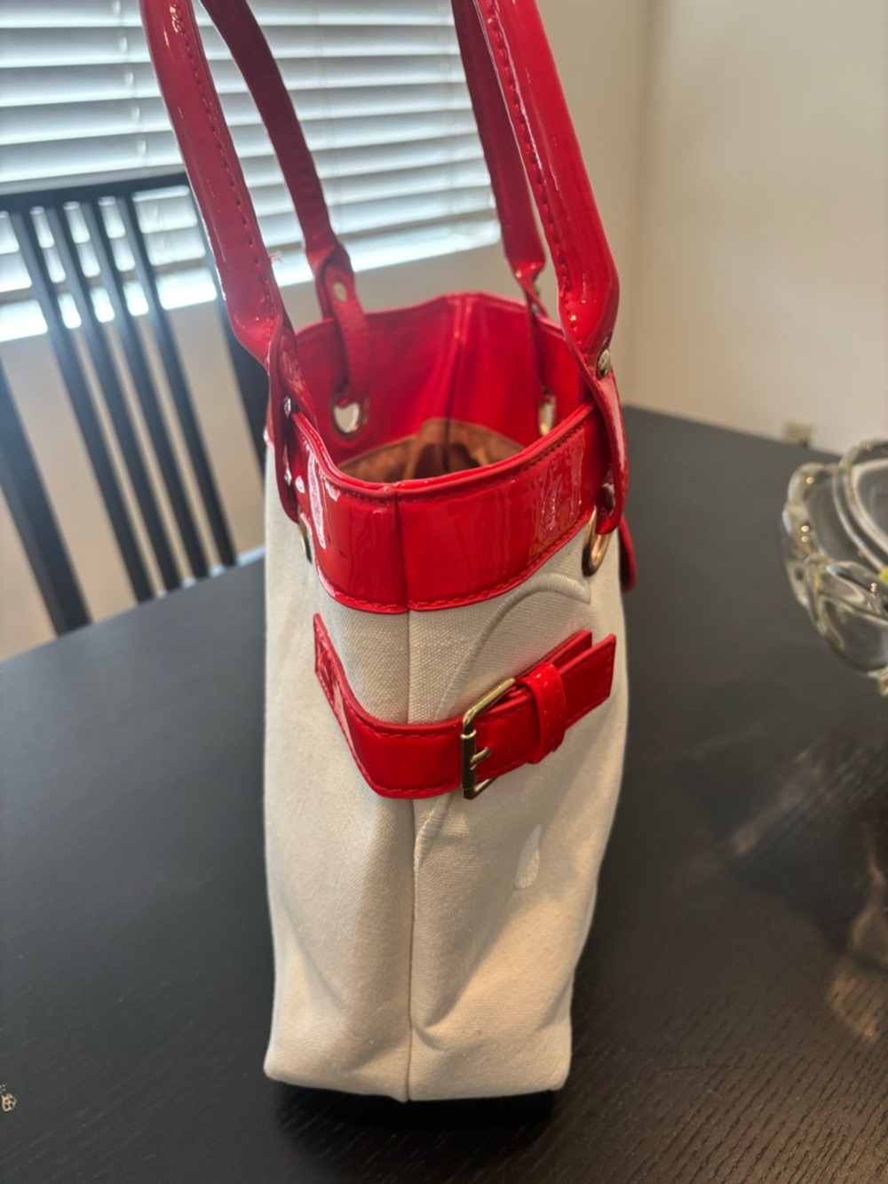 Hello Kitty White Tote with Glossy Red Trim and Bow - Picture 3 of 9